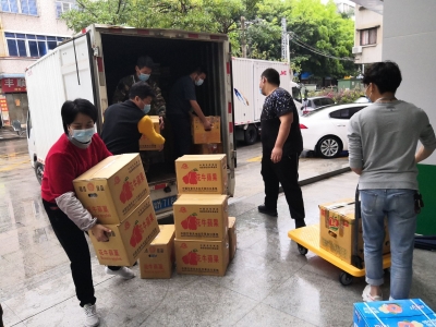 梅江区30多家商户捐赠爱心水果 为疫情防控注入“甜蜜”力量