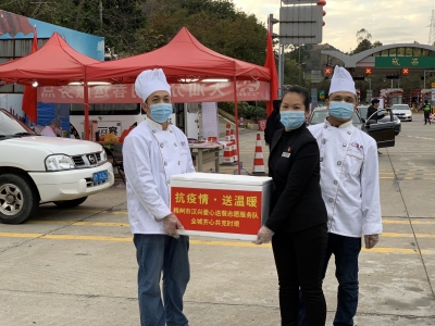 爱心便当到！梅城这家餐饮店免费为一线工作者送热乎饭菜