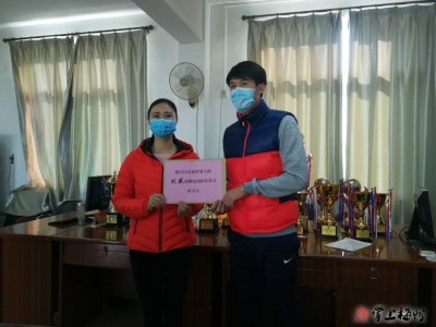 点赞！梅江区足球形象大使曾超、刘盛向区慈善会捐款2万元
