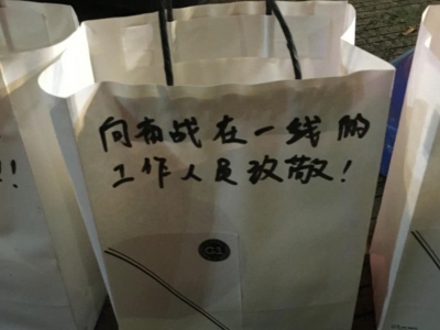 寒风夹杂着小雨，七袋特殊礼物暖了一线民警的心！