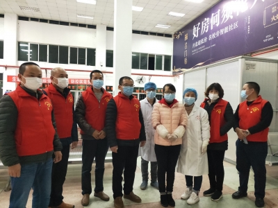 并肩战“疫”，他们在行动！大埔三河镇旧寨村随处可见一群“红马甲”身影