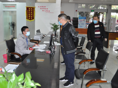 少出门、不出门，降低传染风险，建议市民有业务网上办！
