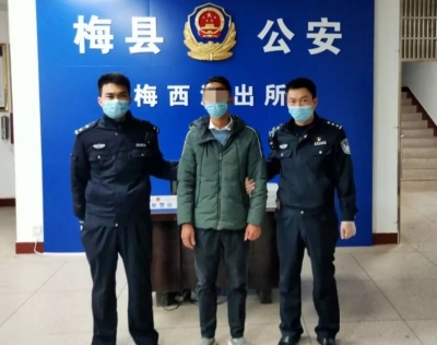 一男子不听劝导，强行冲卡，警方：拘你没商量！