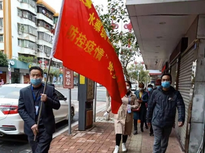 59岁党员站好岗！上午手术拔管，下午继续战“疫”！