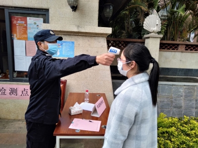 小区也是我们的家，梅城这个小区为防控期添了一份感动！