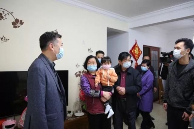 大埔县长熊锋松走访慰问驰援武汉医务人员家属