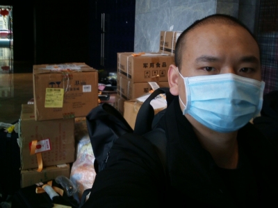 梅州白衣天使荆州“战疫”日记：两人徒手搬运近6吨医疗物资！
