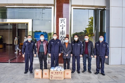 警民同心共克时艰！为奋战在一线的兴宁“逆行者”们比心...