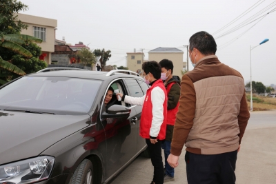 举起旗帜，穿上马甲！平远东石400名志愿者构筑“疫情防火墙”