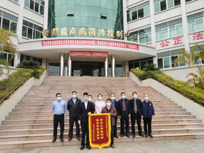 梅州首例确诊患者送来锦旗：感谢你们的关心和鼓励！