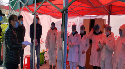 老党员带领团队每天测体温20000多人次，他儿子的朋友圈这样写...