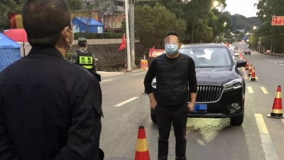 十分蛮！隔离期还擅自外出！这一家三口被梅州警方查了！