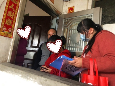 骨折也不忍下“疫”线！梅城这个90后很“任性”