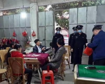 疫情期间沐足打麻将？你咋不上天呢？