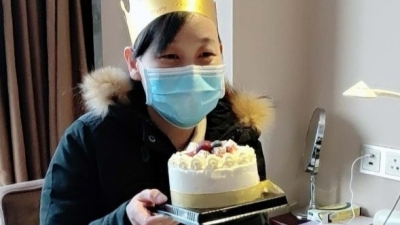 “没想到在这种环境下他们还会给我过生日！”