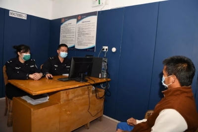 “胆太肥”！五华一男子不仅冲撞村口防疫检查点栏杆，竟还做出这种事...