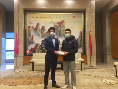 超华科技向梅州日报社捐赠2000个口罩