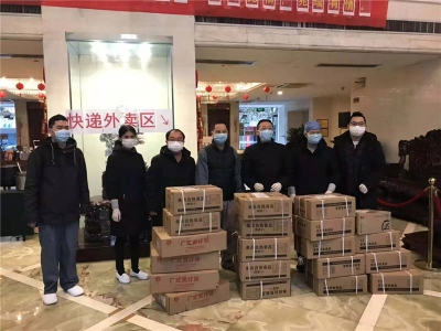 暖心！他们在武汉收到了盐焗鸡煲仔饭，还发回视频点赞...