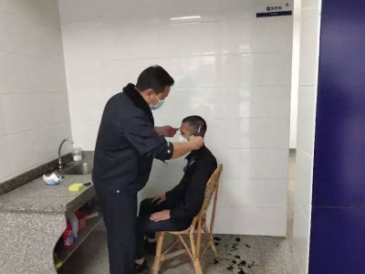 不做F4，蕉岭民警陈锦鸿“私人订制”理发室在警局“开张”...