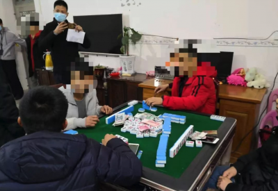 这几个人疫情当前还聚赌！五华警方让他们录个双语警示视频…来看看