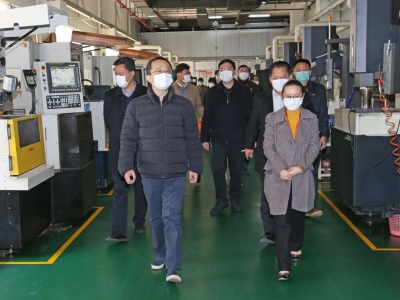 陈敏深入企业检查疫情防控、复工复产和安全生产工作：统筹兼顾、因地因时、精准施策，变疫情防控和复工复产“两难”为“两全” 