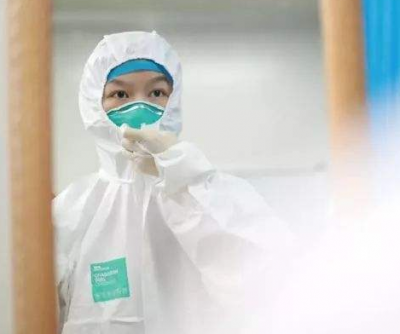 出院患者感谢广东医护人员： “千里迢迢来武汉， 我们心里很感动”