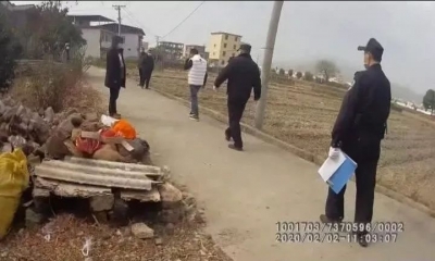 离谱！大柘一名男子拒不隔离，对工作人员面部哈气...警方：拘！