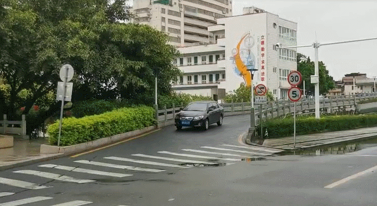 梅江桥南端天桥要扩宽啦！后天起至5月底围蔽施工