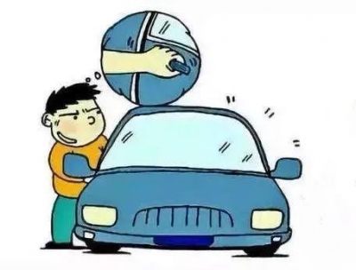 宝马后视镜没折回，说明车没上锁，上！这“经验丰富的”少年开始作案...