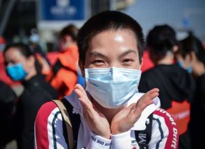 网友：就喜欢这样的“秀”恩爱！白衣战士邹益香丈夫的“絮絮叨叨”