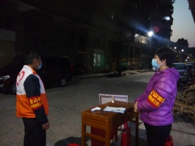 战疫玫瑰！她是冲锋在前的“硬核书记”，也是守护社区的“暖心大姐”