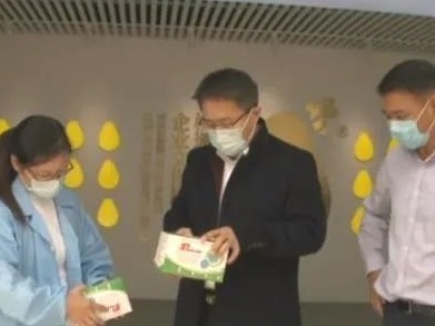 大埔县委常委曹丙利深入企业开展暖企行动