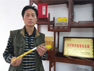 沉香、丝苗米、百果园...他把家乡的荒山荒田变作“绿色银行”