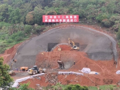 准备就绪！梅龙高铁梅兴亭隧道预计4月15日前动工爆破作业