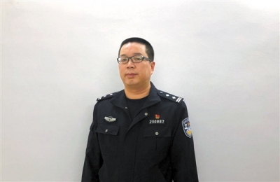战疫者名片丨黄兴怀：只要有需要，就要不畏艰难，逆行前进！