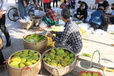 人工不够，干部来凑！梅江区三角镇党员干部成了推销员、搬运工、会计………