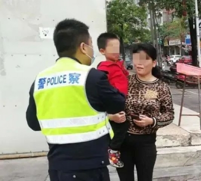 五华一5岁男孩车流中独自奔跑！好在遇到了他...
