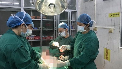 客都巾帼丨见血就晕的她，披上白衣“战袍”一干就是27年！