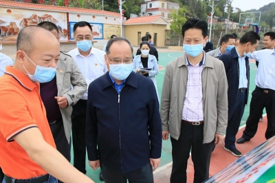 余其豹：以更大决心更强力度攻克最后贫困堡垒