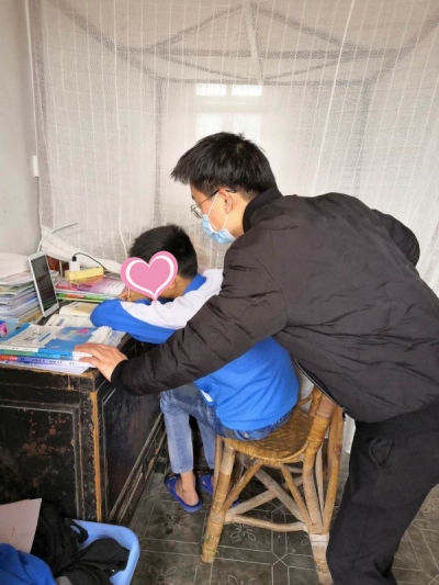 不让一人掉队！梅州这1200多名贫困学子收到平板电脑上网课！