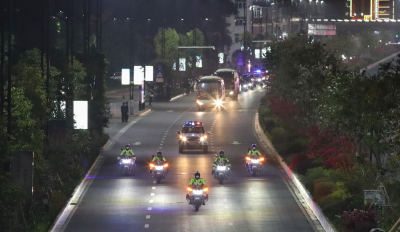 白衣英雄，欢迎回家！梅州第二批、第三批支援湖北医疗队队员平安返梅，陈敏张爱军迎接 