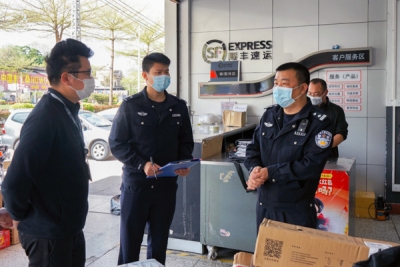 寄件物品100%开箱验视！梅江“平安蓝”护航战“疫”