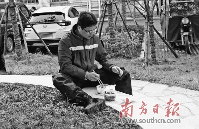 广东支援湖北荆州医疗队为因公殉职的王烁同志举行追思会 