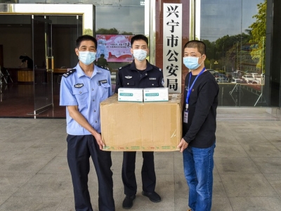 疫情未散，爱心不止！他向兴宁公安捐出2500个口罩