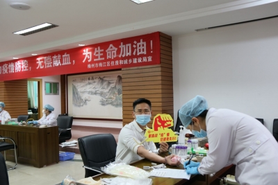 献血战疫情！一起“撸袖”，为大爱无私的你们“比心”...