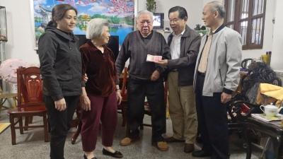 “报告组织，我自愿捐款1万元！”梅县区90岁老党员心系抗疫