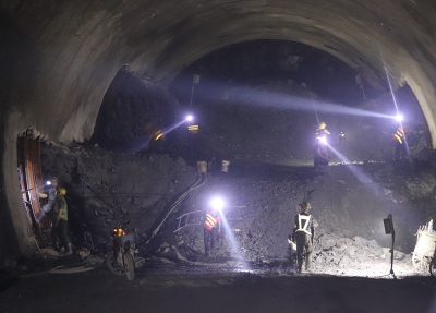 左右线仅剩两百多米！东环高速控制性工点其古顶隧道全面复工