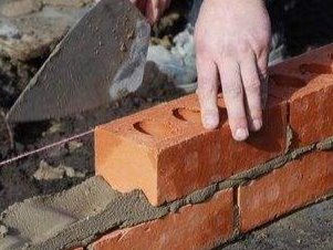 竟在巷道内砌墙影响通行，五华村民将邻居告上法院 