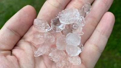 @梅州人  雷雨大风又一起来！还下冰雹！
