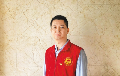 战疫者名片丨黄伟：我是书记，重点对象交给我！